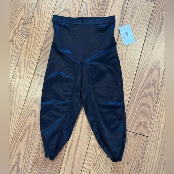 SKIMS‎ Barely There Shapewear Shorts in Onyx Size XXS - Picture 3 of 4